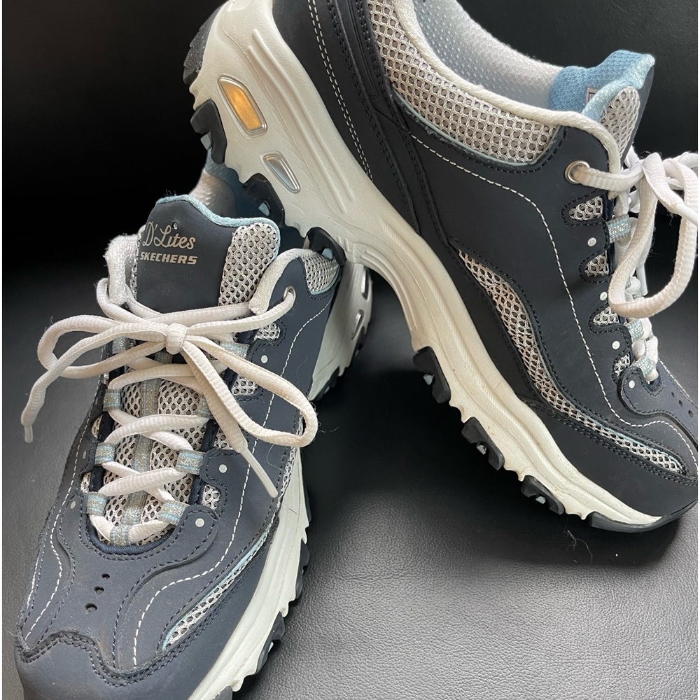 Skechers memory foam D’Lites sneakers women’s size 9